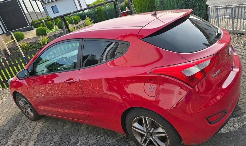 Gebraucht Hyundai i30 135 PS (99 kW) 2013 Rot Limousine