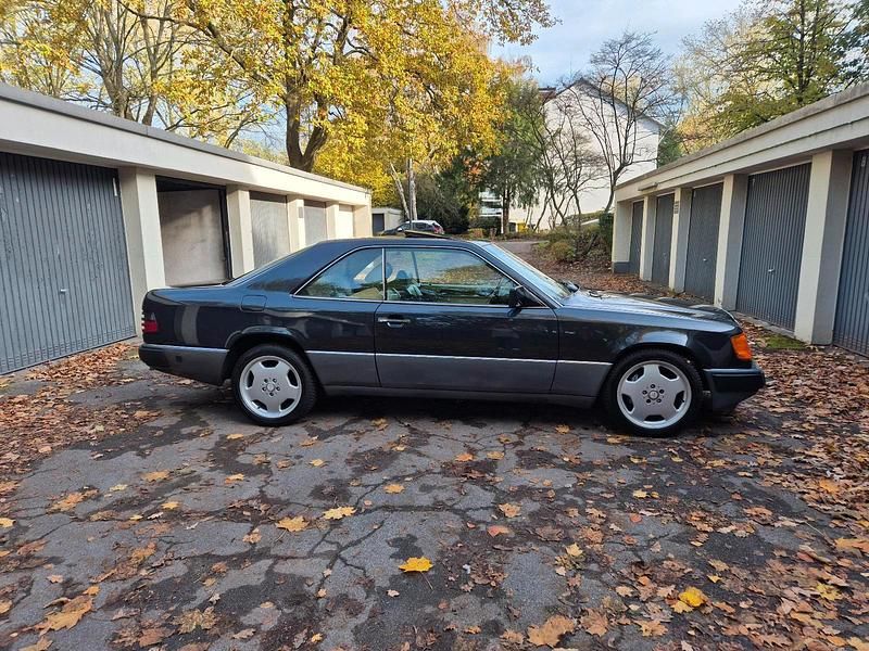 Gebraucht Mercedes 300 220 PS (161 kW) 1990 Schwarz Coupé