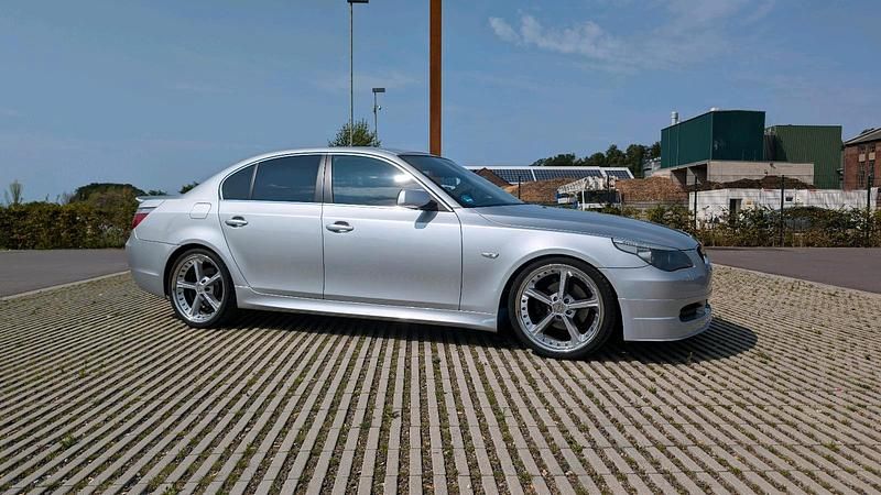 Gebraucht BMW 523 177 PS (130 kW) 2006 Silber Limousine