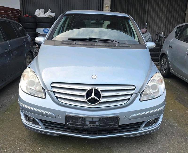 Blau Gebraucht 2007 Mercedes B200 Van / Kleinbus | 1.890 € (Superpreis) - Bild 1/4
