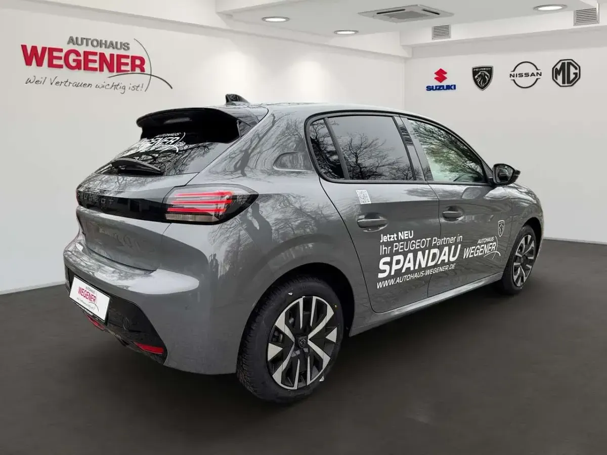 Gebraucht Peugeot 208 Allure 101 PS (74 kW) 2024 Selenium grau met. Kleinwagen