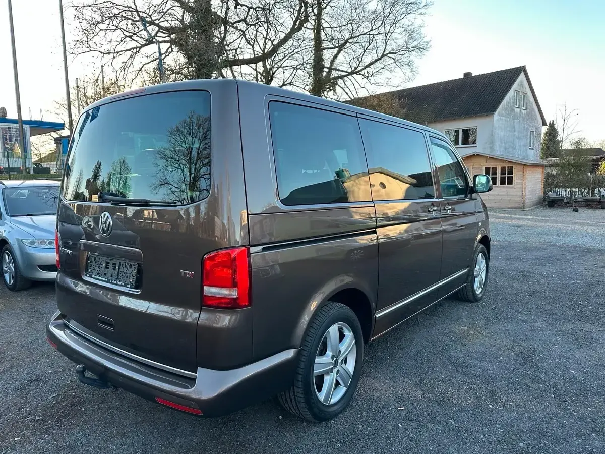 Gebraucht VW Multivan Highline 179 PS (131 kW) 2015 Braun Van / Kleinbus