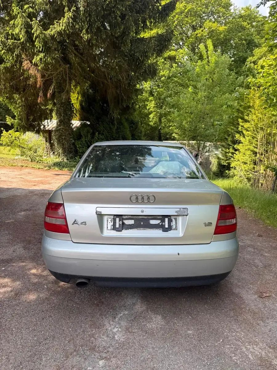 Gebraucht Audi A4 101 PS (74 kW) 1999 Silber Limousine
