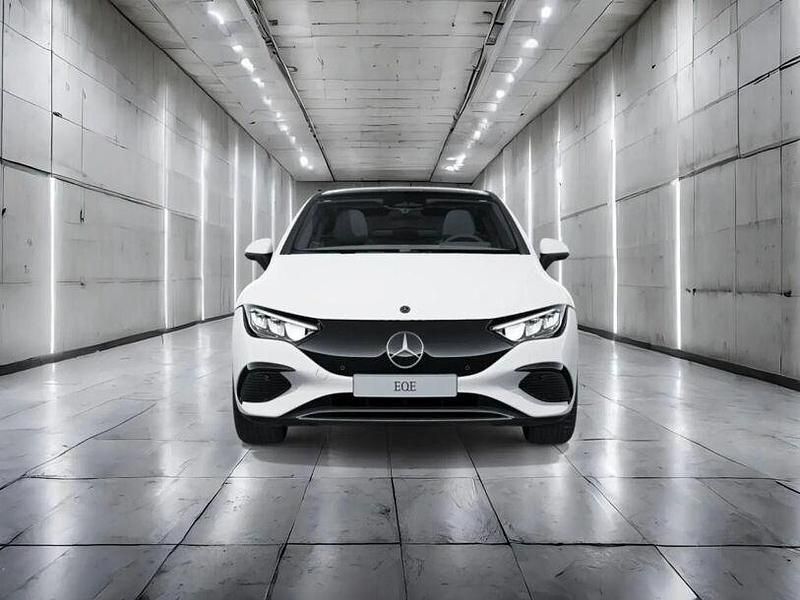 Weiss Gebraucht 2023 Mercedes 300 Limousine | 41.980 € (Guter Preis) - Bild 1/4