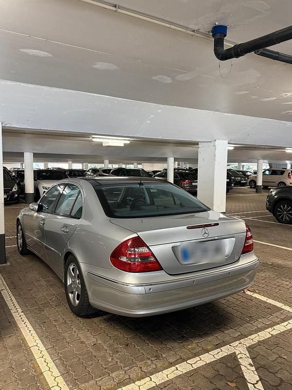 Gebraucht Mercedes E270 Avantgarde 177 PS (130 kW) 2002 Silber Limousine