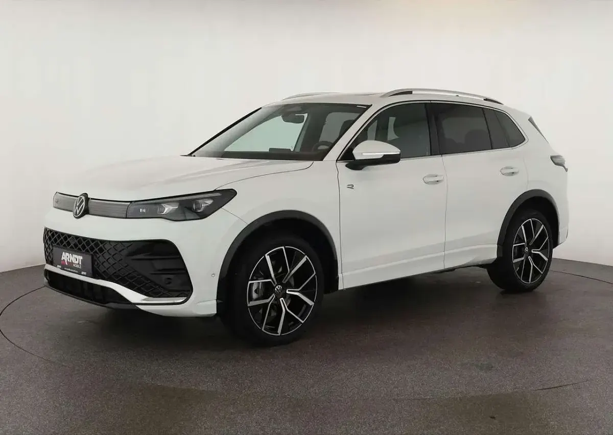 Gebraucht VW Tiguan R-line 193 PS (141 kW) 2025 Pure white SUV