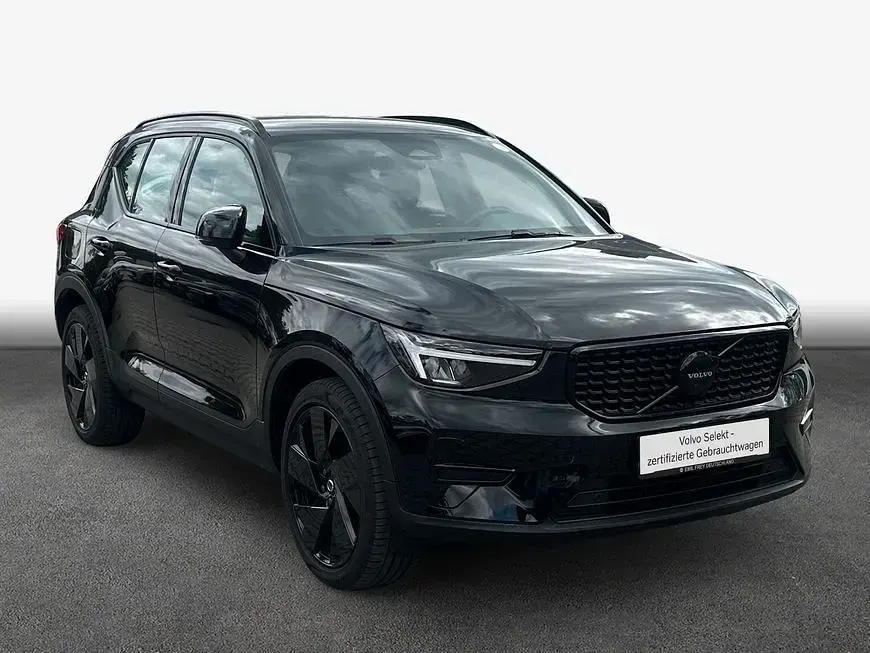Używany Volvo XC40 Plus 163 KM (119 kW) 2025 Czarny SUV