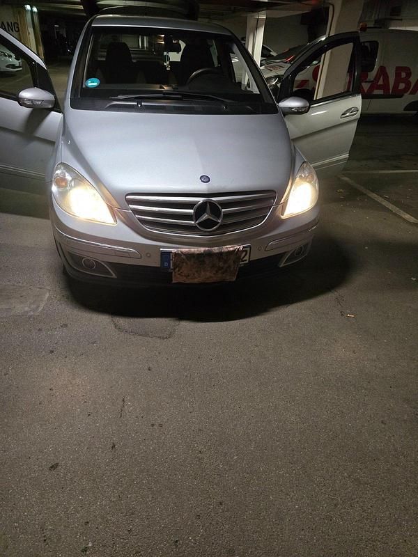Silber Gebraucht 2005 Mercedes B150 Van / Kleinbus | 3.700 € (Fairer Preis) - Bild 1/4