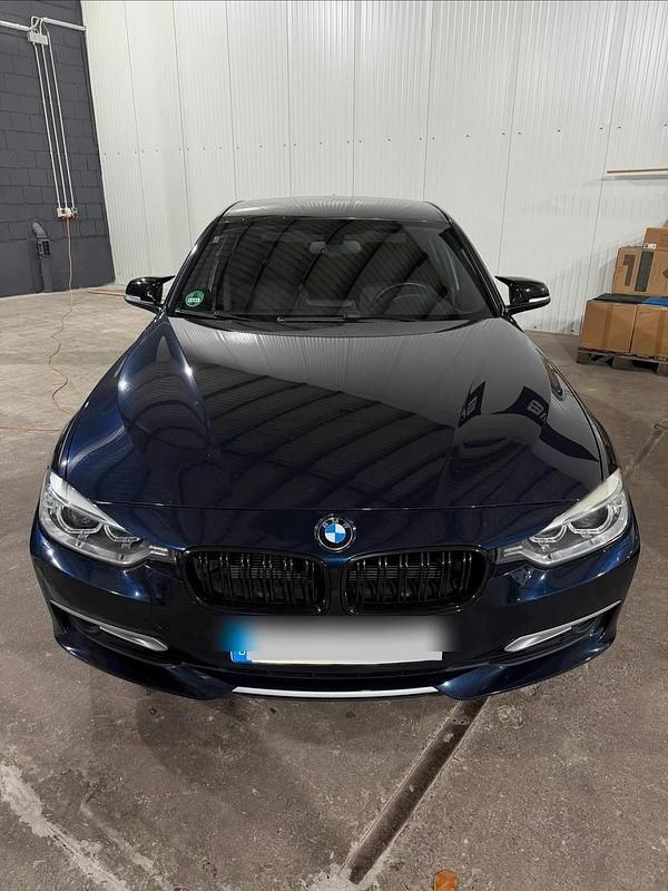 Blau Gebraucht 2013 BMW 328 Limousine | 13.000 € (Guter Preis) - Bild 1/4