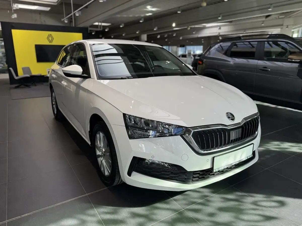 Gebraucht Skoda Scala Ambition 150 PS (110 kW) 2022 Candyweiss uni (weiß) Kleinwagen