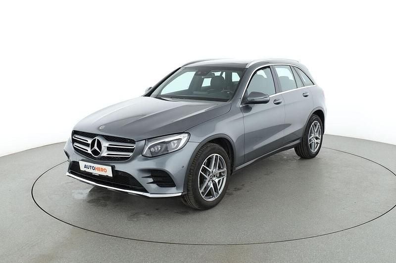 Grau Gebraucht 2017 Mercedes GLC250 AMG line SUV | 28.290 € (Fairer Preis) - Bild 1/3