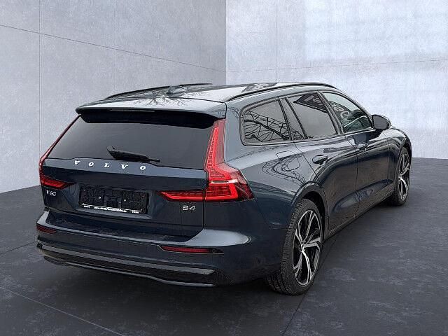 Gebraucht Volvo V60 Plus 197 PS (144 kW) 2024 Denim blue (blau) Kombi