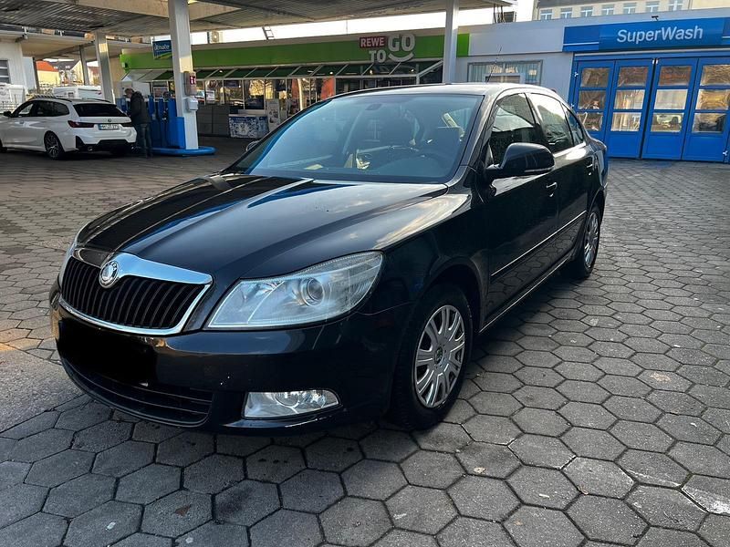 Schwarz Gebraucht 2010 Skoda Octavia Limousine | 2.600 € (Superpreis) - Bild 1/4