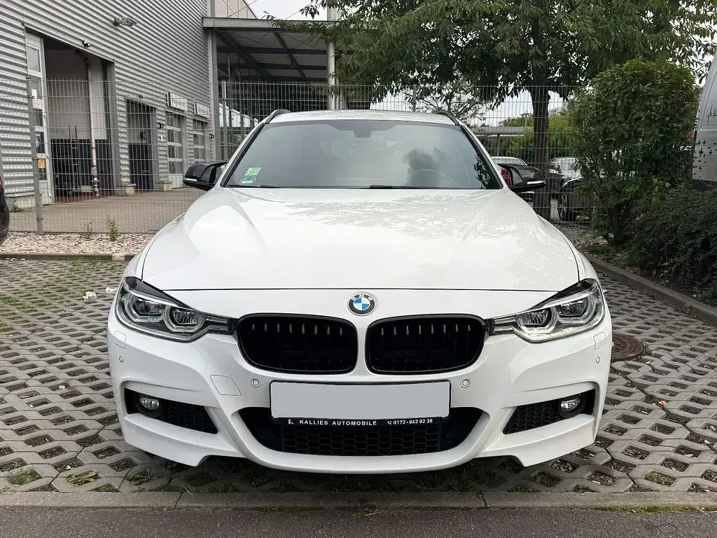 Gebraucht BMW 320 M Sport 184 PS (135 kW) 2019 Weiß Kombi