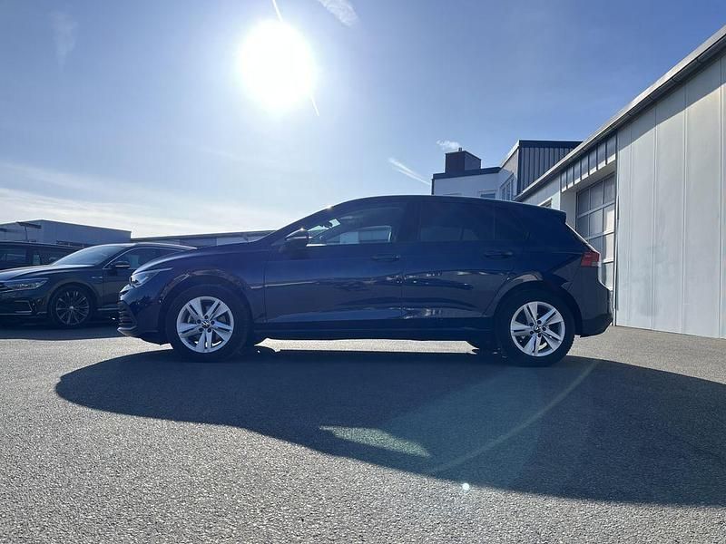 Gebraucht VW Golf VIII Life 116 PS (85 kW) 2023 Blau Limousine