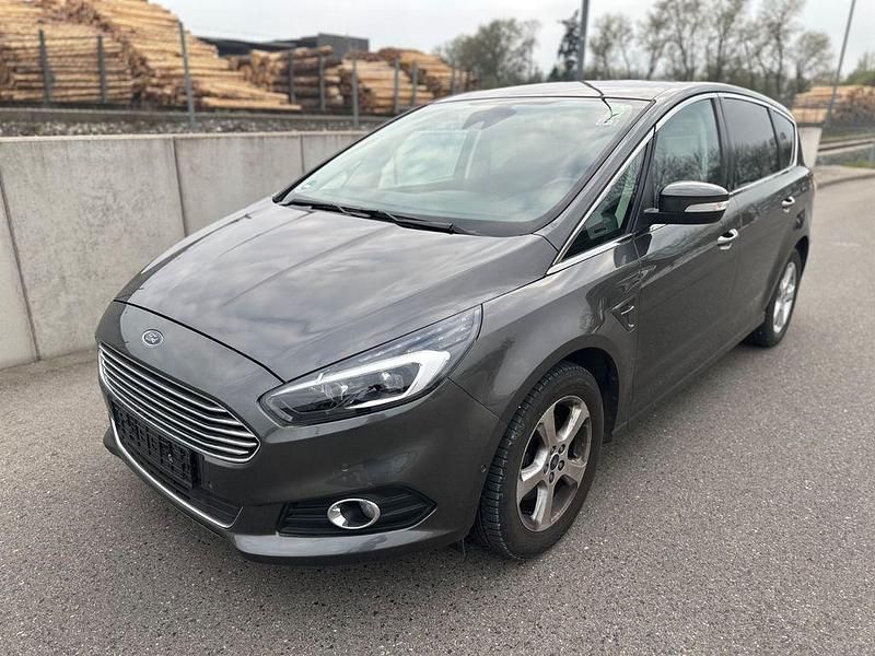 Gebraucht Ford S-MAX Titanium 160 PS (117 kW) 2018 Grau Van / Kleinbus