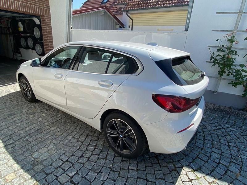 Gebraucht BMW 118 Sport Line 136 PS (100 kW) 2023 Weiß Kleinwagen