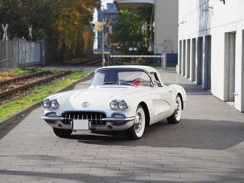 Weiß Gebraucht 1960 Corvette C1 Cabrio | 96.000 € - Bild 1/4