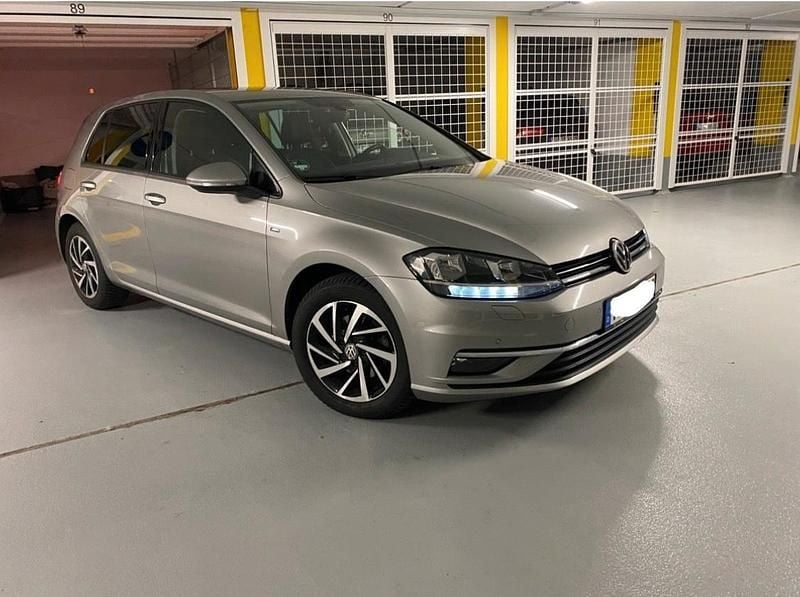 Silber Gebraucht 2018 VW Golf VII Limousine | 12.900 € (Superpreis) - Bild 1/4