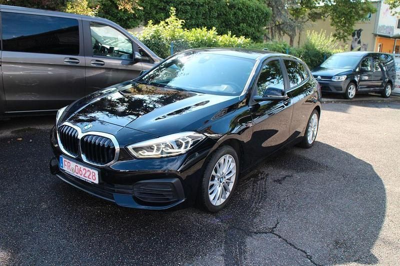 Schwarz Gebraucht 2022 BMW 120 Performance Kleinwagen | 22.900 € (Superpreis) - Bild 1/4