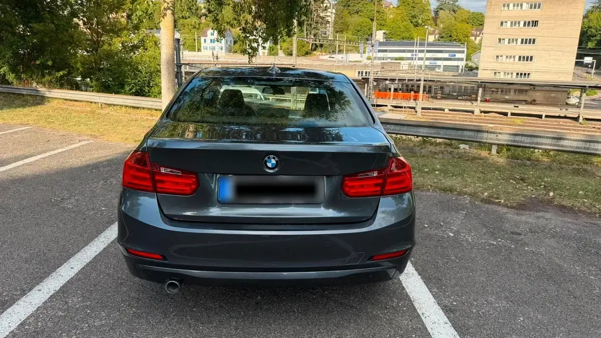 Gebraucht BMW 316 Sport Line 116 PS (85 kW) 2015 Grau Limousine