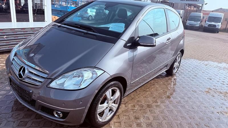 Gebraucht Mercedes A180 116 PS (85 kW) 2009 Grau Limousine