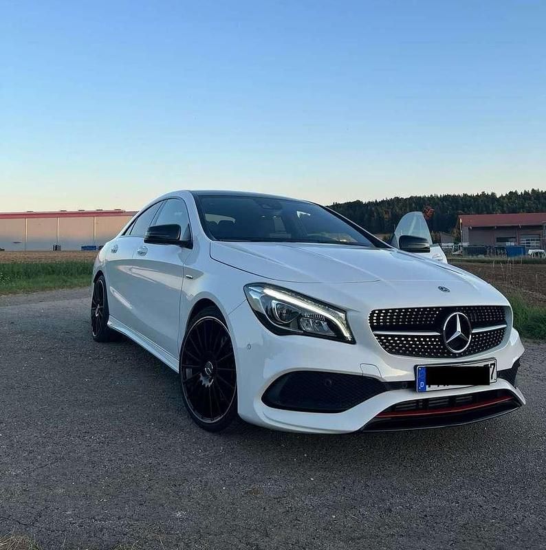 Weiß Gebraucht 2018 Mercedes CLA250 AMG Limousine | 26.350 € (Fairer Preis) - Bild 1/4