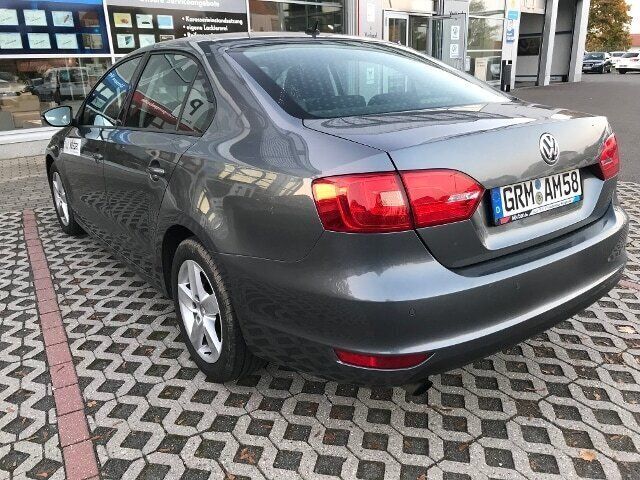 Gebraucht VW Jetta Comfortline 105 PS (77 kW) 2011 Grau Limousine