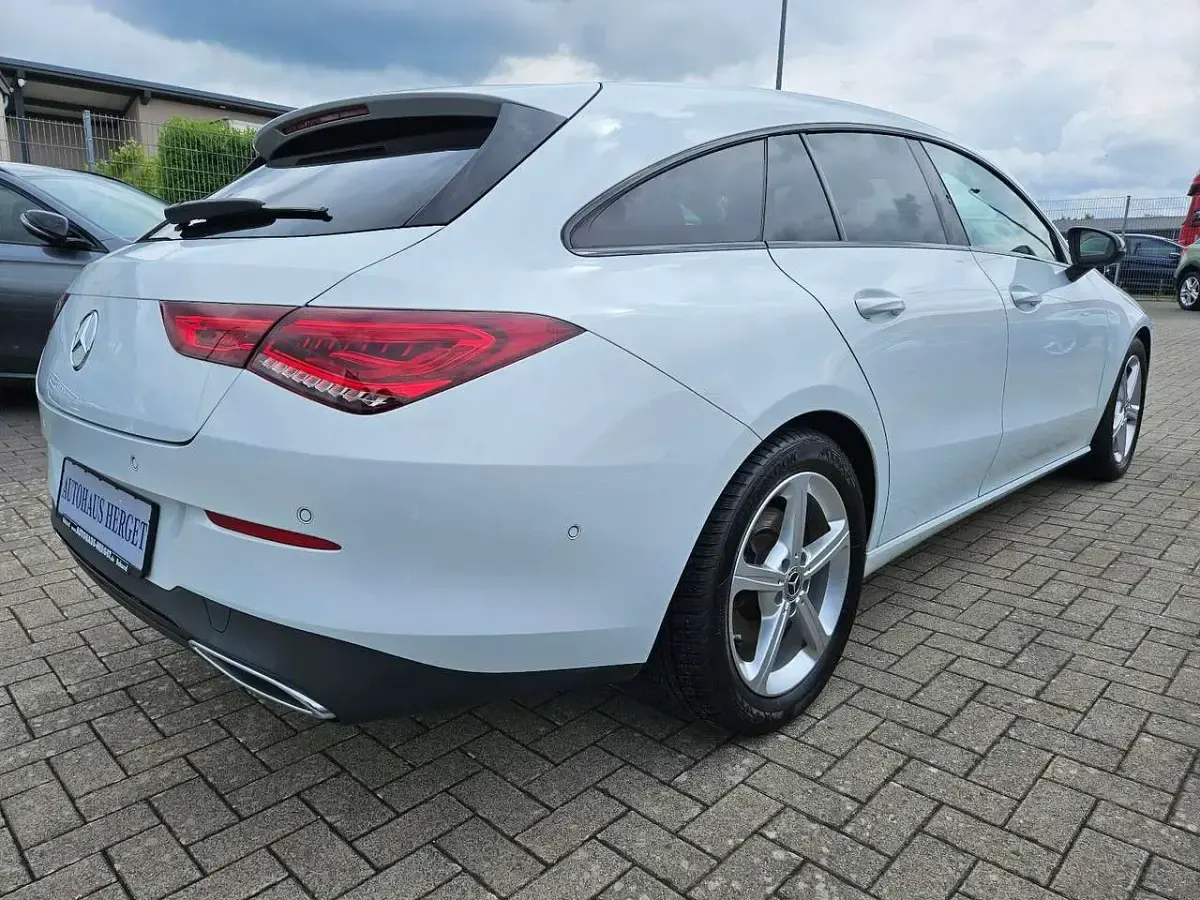 Gebraucht Mercedes CLA200 Progressive 163 PS (119 kW) 2020 Digitalweiß metallic Kombi