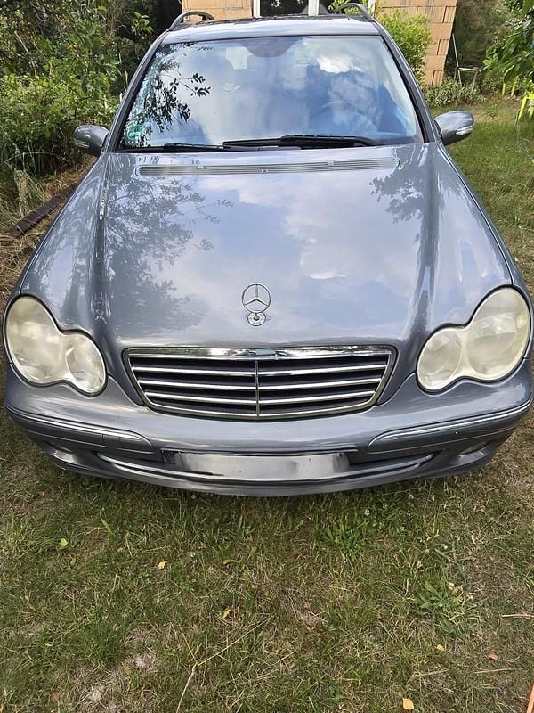 Grau Gebraucht 2005 Mercedes C230 Avantgarde Kombi | 1.999 € (Superpreis) - Bild 1/4