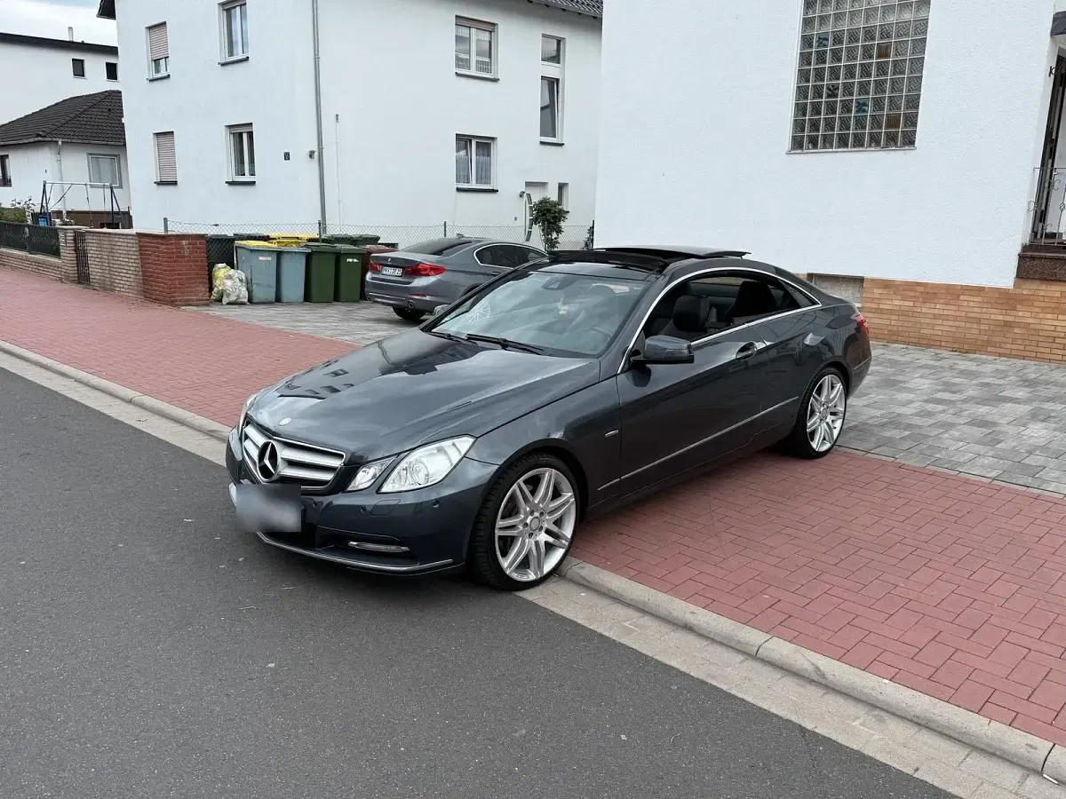 Gebraucht Mercedes E350 265 PS (194 kW) 2012 Grau Coupé