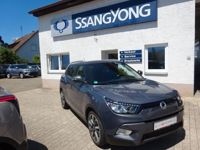 Grau Gebraucht 2016 Ssangyong Tivoli Sapphire SUV | 8.790 € (Fairer Preis) - Bild 1/4