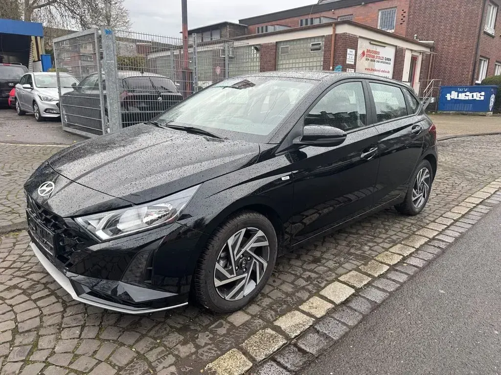 Gebraucht Hyundai i20 101 PS (74 kW) 2024 Schwarz Kleinwagen
