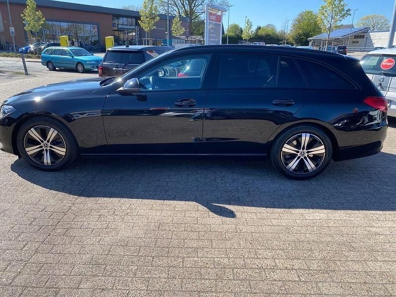 Gebraucht Mercedes C200 163 PS (119 kW) 2023 Schwarz Kombi