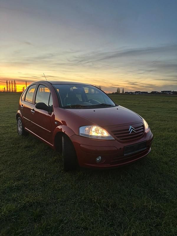 Rot Gebraucht 2005 Citroën C3 Comfort Kleinwagen | 3.200 € (Fairer Preis) - Bild 1/4