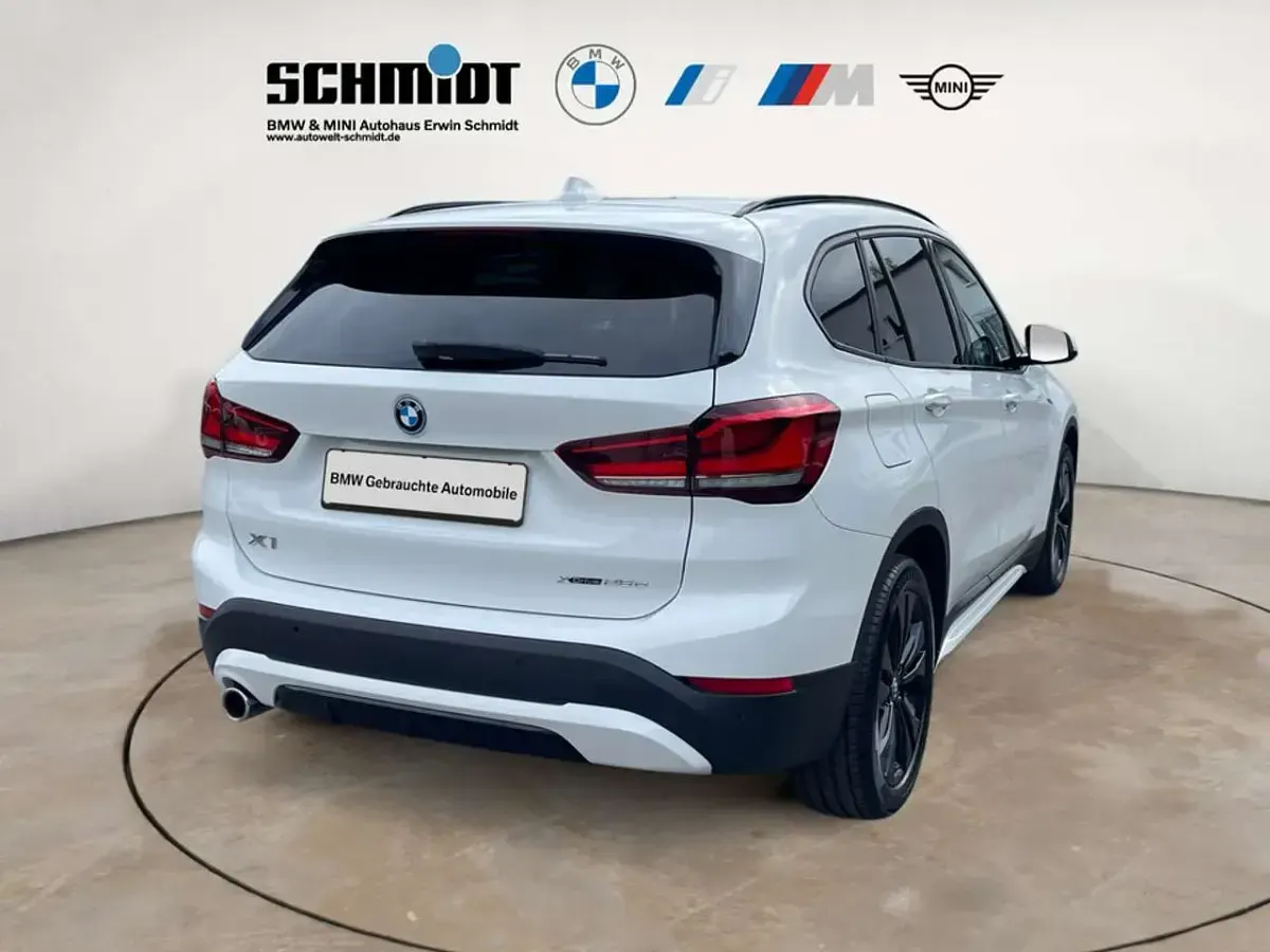 Gebraucht BMW X1 Sport Line 220 PS (161 kW) 2022 Alpinweiß uni SUV