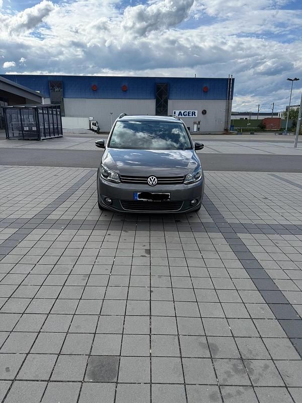 Grau Gebraucht 2013 VW Touran Van / Kleinbus | 7.999 € (Fairer Preis) - Bild 1/4