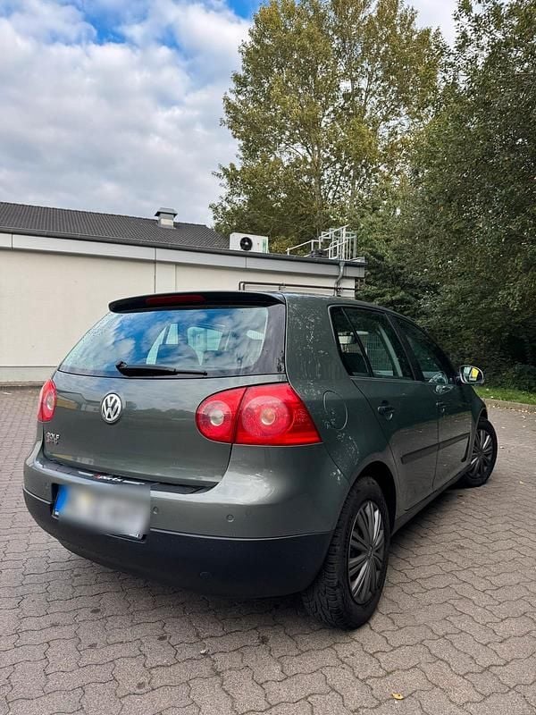 Grün Gebraucht 2004 VW Golf V Kleinwagen | 3.250 € (Etwas zu teuer) - Bild 1/4