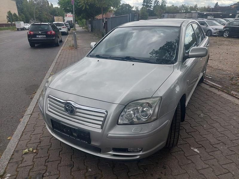 Silber Gebraucht 2004 Toyota Avensis Limousine | 2.750 € (Fairer Preis) - Bild 1/4