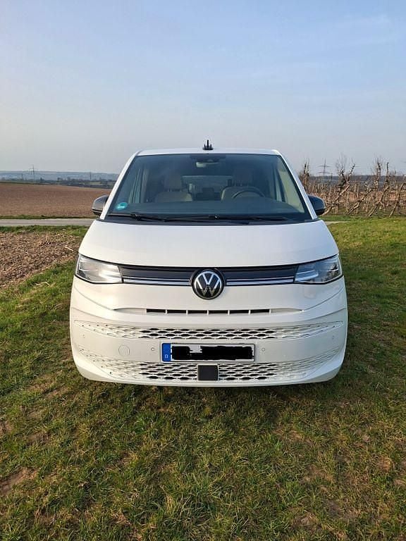 Gebraucht VW Multivan Life 150 PS (110 kW) 2025 Weiß Van