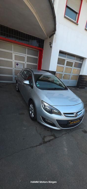 Gebraucht Opel Astra Edition 110 PS (80 kW) 2013 Silber Kombi