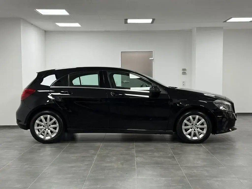 Gebraucht Mercedes A180 122 PS (89 kW) 2016 Schwarz Kleinwagen