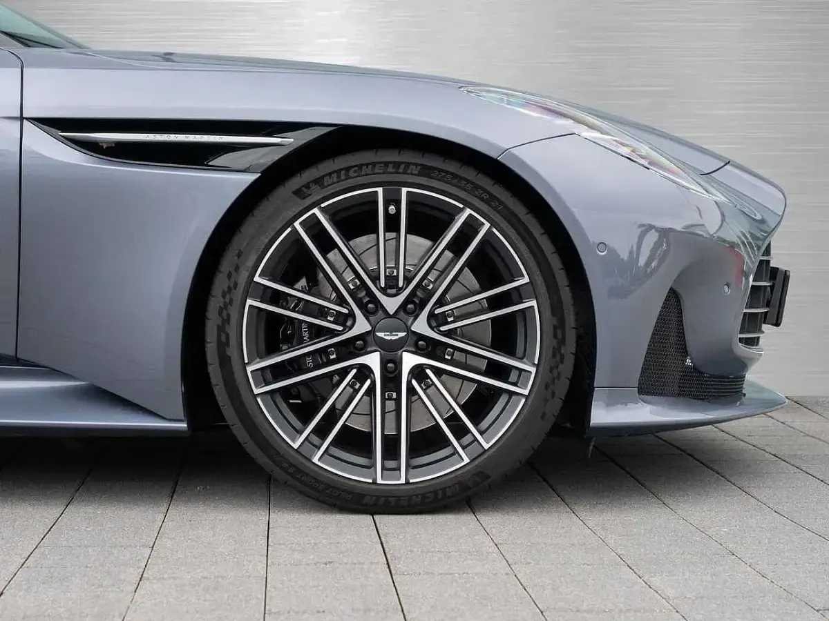 Gebraucht Aston Martin DB12 680 PS (500 kW) 2024 Concours blue Coupé