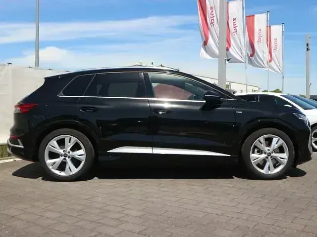 Gebraucht Audi Q4 e-tron Ambiente 150 kW (204 PS) 2023 Schwarz SUV
