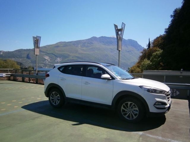 Weiß Gebraucht 2017 Hyundai Tucson Trend SUV | 23.490 € - Bild 1/4