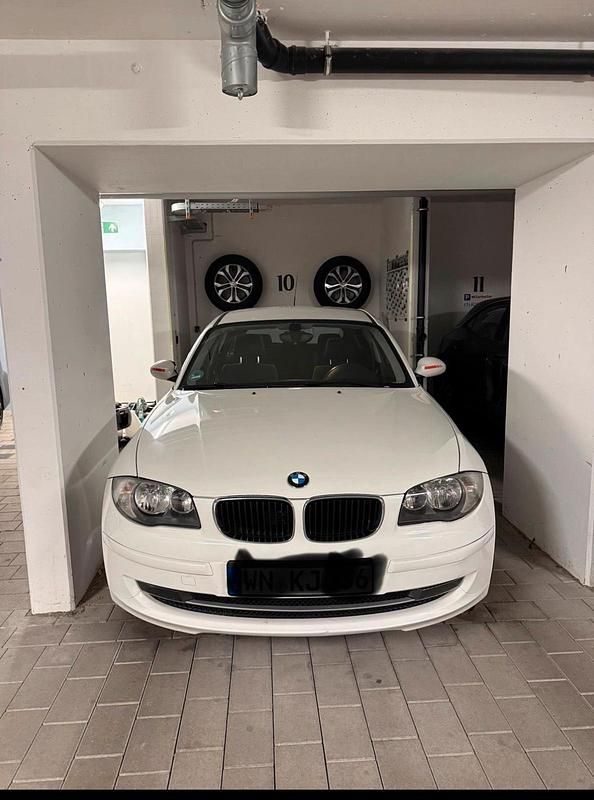 Weiß Gebraucht 2008 BMW 116 Kleinwagen | 4.100 € - Bild 1/4