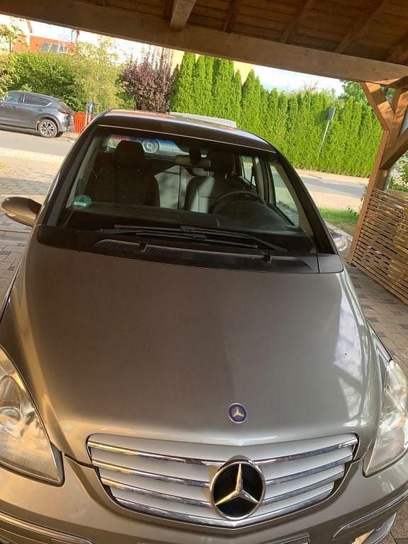 Grau Gebraucht 2006 Mercedes B200 Van / Kleinbus | 5.350 € (Etwas zu teuer) - Bild 1/4