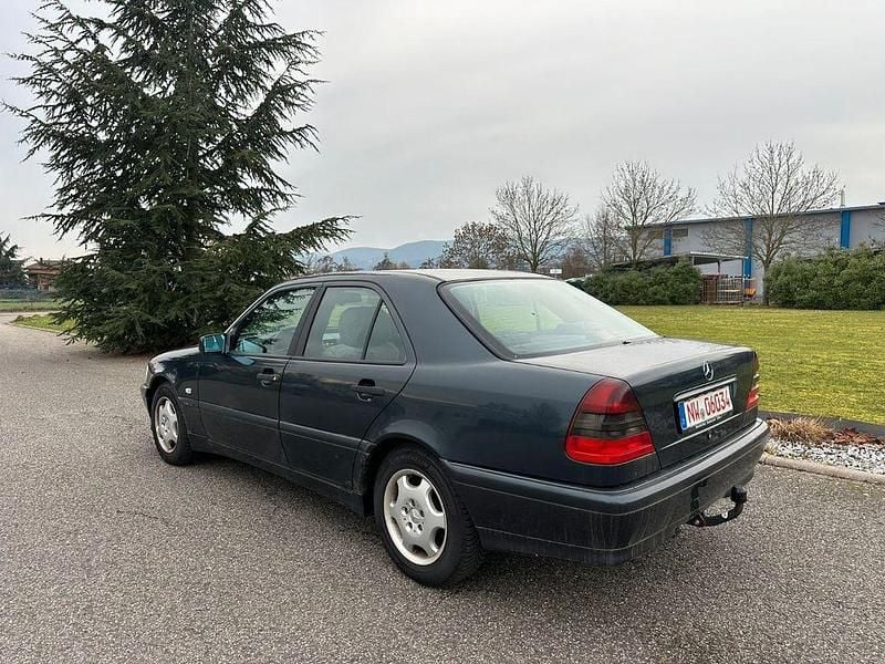 Gebraucht Mercedes C180 122 PS (89 kW) 2000 Blau Limousine