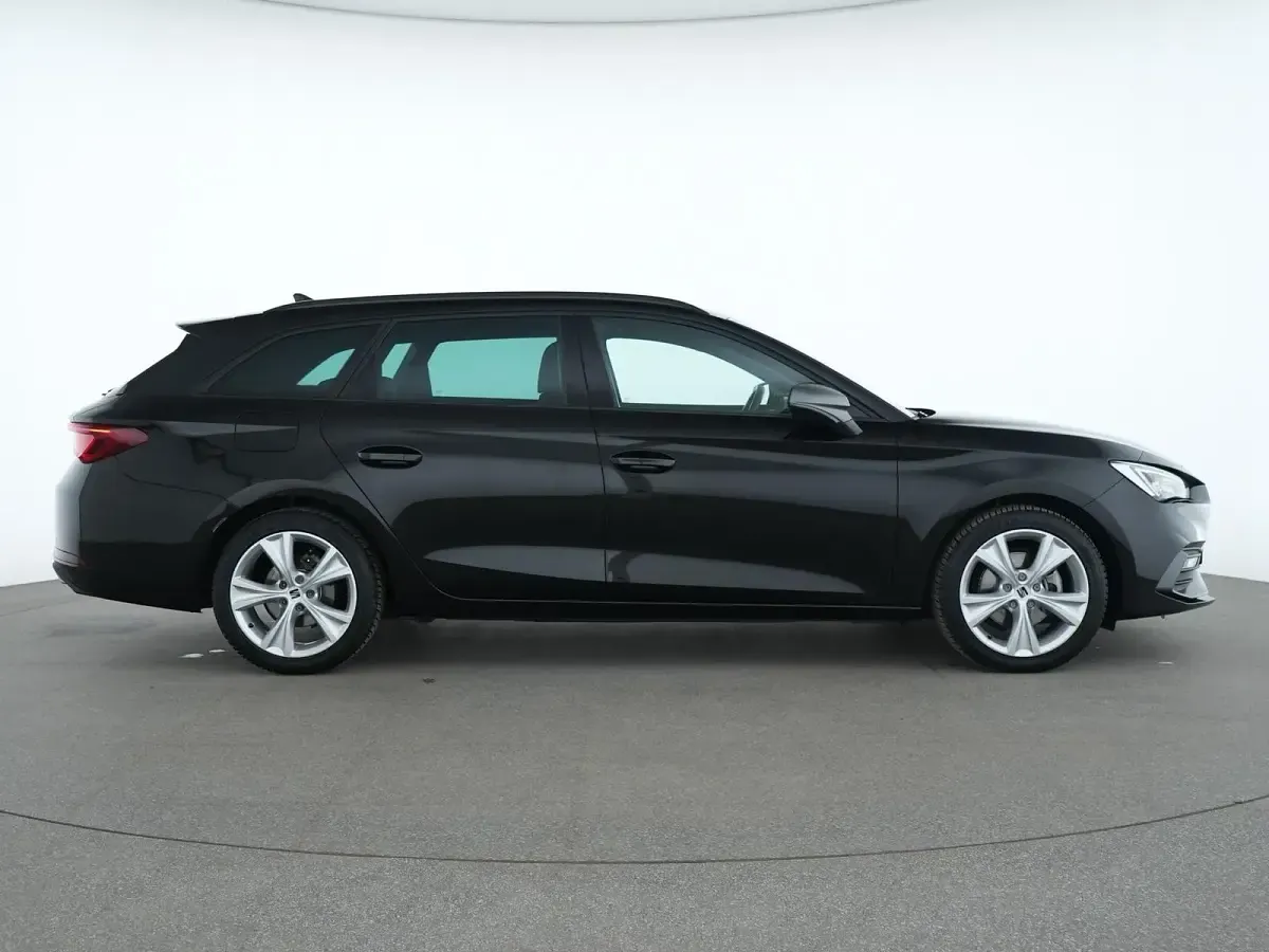 Gebraucht Seat Leon FR 150 PS (110 kW) 2024 Mitternachtsschwarz Limousine