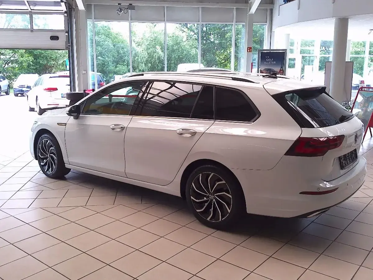 Gebraucht VW Golf VIII Style 150 PS (110 kW) 2023 Pure white Kombi
